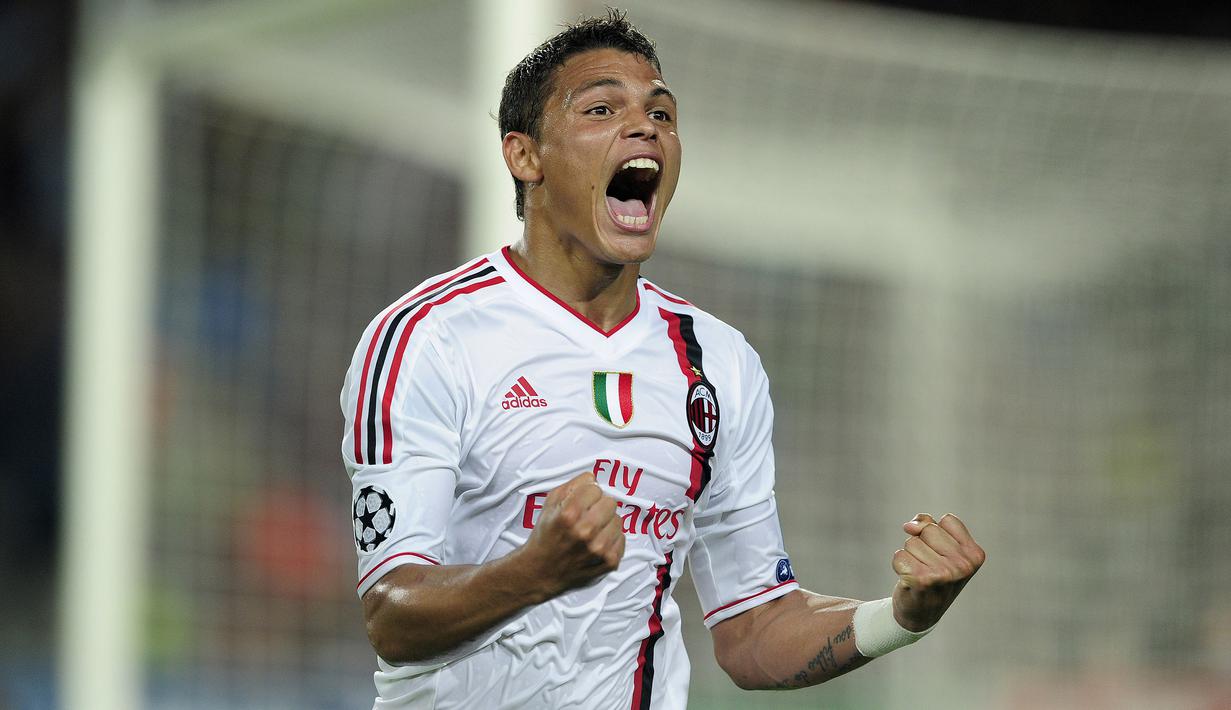 Thiago Silva merupakan sosok dibalik tangguhnya lini belakang AC Milan kala meraih Scudetto 2010/2011. Pemain asal Brasil ini selalu menjadi andalan sang pelatih dengan 31 penampilan. (AFP/Josep Lago)