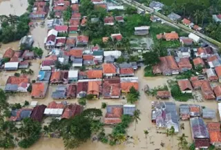 Banjir rendam 20 kecamatan di Karawang. (Antara)