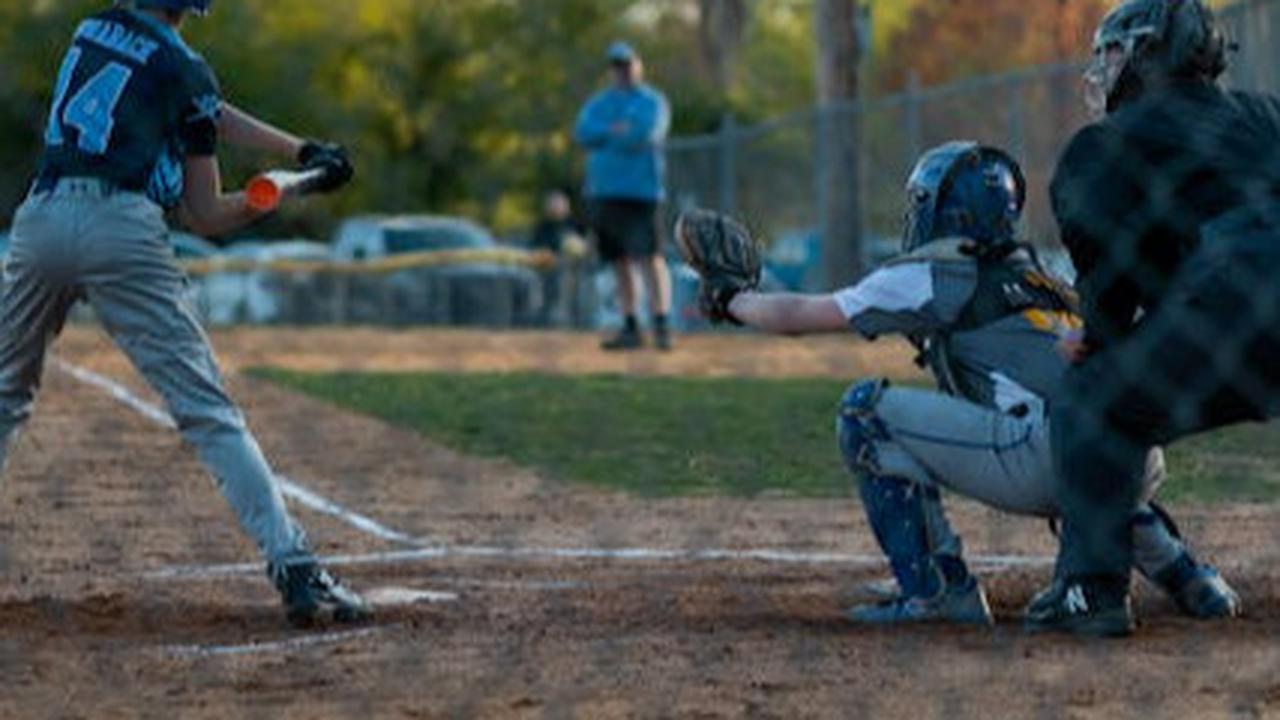 Ilustrasi Seorang Anak yang Sedang Mengikuti Pertandingan Baseball
