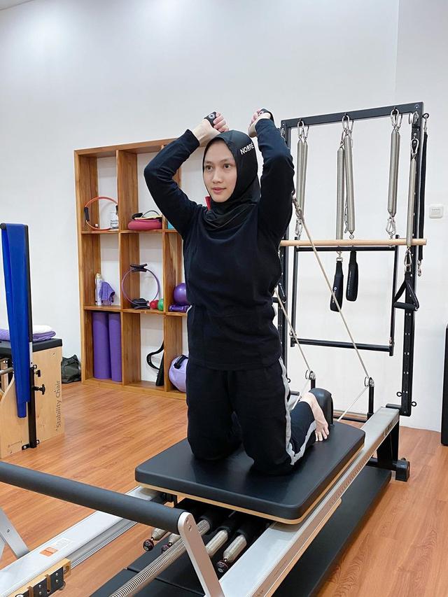 Pesona 6 Selebriti Berhijab Saat Olahraga, Tetap Stylish