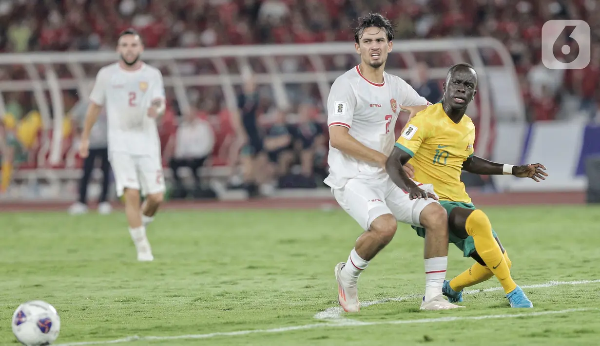 Memasuki babak kedua, kedua timnas tetap tampil ngotot. (Liputan6.com/Angga Yuniar)
