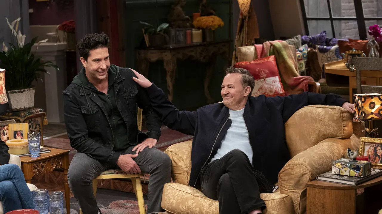 David Schwimmer dan  Matthew Perry dalam Friends: The Reunion. (Terence Patrick/HBO Max via AP)