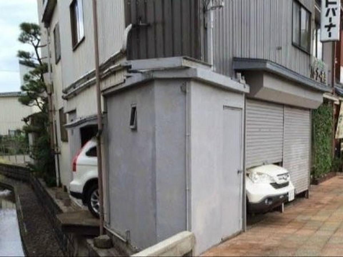 Garasi Setengah Jadi