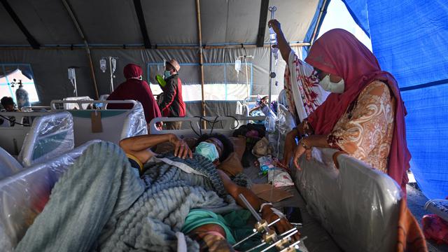 Tenda perawatan korban gempa Mamuju