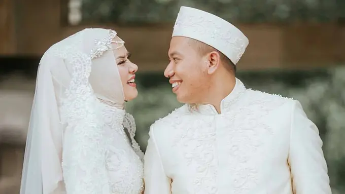 [Bintang] Kece Bukan Main, Ini Deretan Gaya Seleb yang Hadir di Pernikahan Angel Lelga