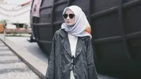 Berikut fashion item yang wajib dimiliki oleh para hijabers untuk tampil stylish sehari-hari dari vlogger cantik Dhatu Rembulan.
