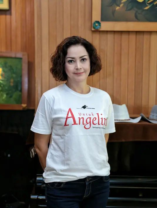 "Kita jadikan itu sebagai tolak ukur keberhasilan. Intinya apapun yang terjadi itu jadi tolak untuk keberhasilan saya memerankan sosok ibu tiri Angeline, berarti sukses saya memerankan karakter itu," ucap Roweina. (Adrian Putra/Bintang.com)
