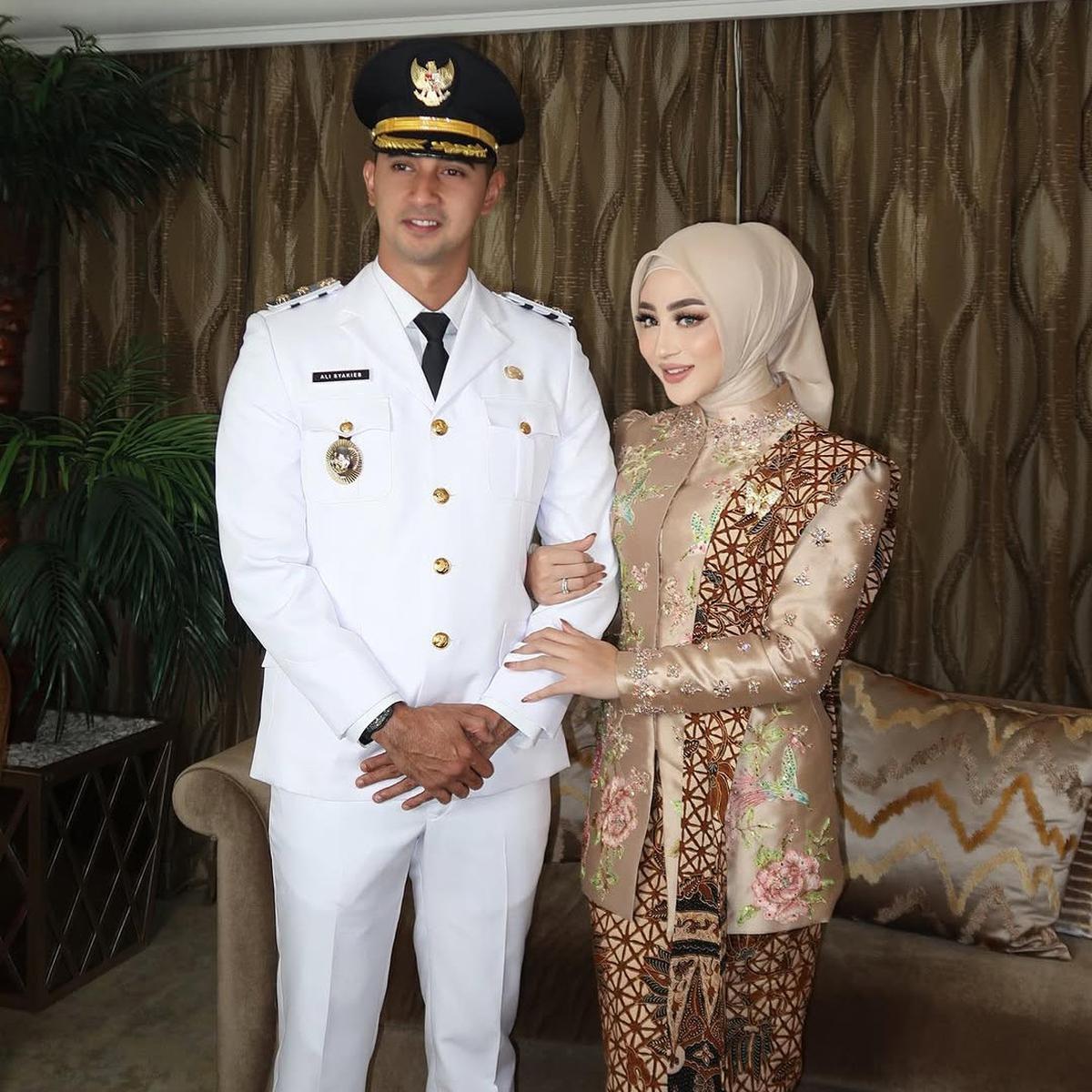Potret Ali Syakieb Pakai Seragam PDU saat Pelantikan, Margin Resmi Jadi Istri Wakil Bupati