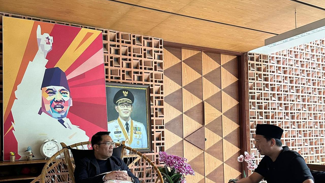 Dewan Pembina Relawan Kerja (RK) Ecosystem, M. Arief Rosyid Hasan bersama Ridwan Kamil. (Istimewa).