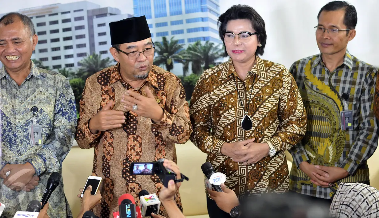 (Ki-ka) Ketua KPK Agus Raharjo, Ketua BPK Harry Azhar Azis dan Inspektur Jenderal Basaria Pandjaitan memberi keterangan pers seusai melakukan pertemuan tertutup antara kedua lembaga di kantor BPK, Jakarta, Rabu (13/1). (Liputan6.com/Johan Tallo)
