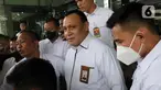Ketua Komisi Pemberantasan Korupsi (KPK), Firli Bahuri seusai menjalani pemeriksa etis Dewan Pengawas di gedung ACLC KPK, Jakarta, Senin (20/11/2023). (Liputan6.com/Herman Zakharia)