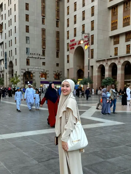 Febby Rastanty membagikan banyak fotonya saat menjalani ibadah umrah di liburan akhir tahun ini