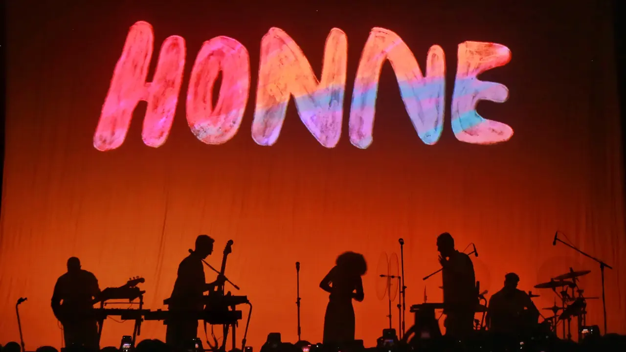HONNE