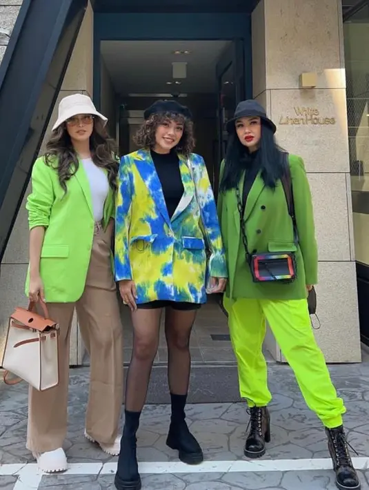 Outfit liburannya selama di Korea juga tak luput dari perhatian. @ti2dj.