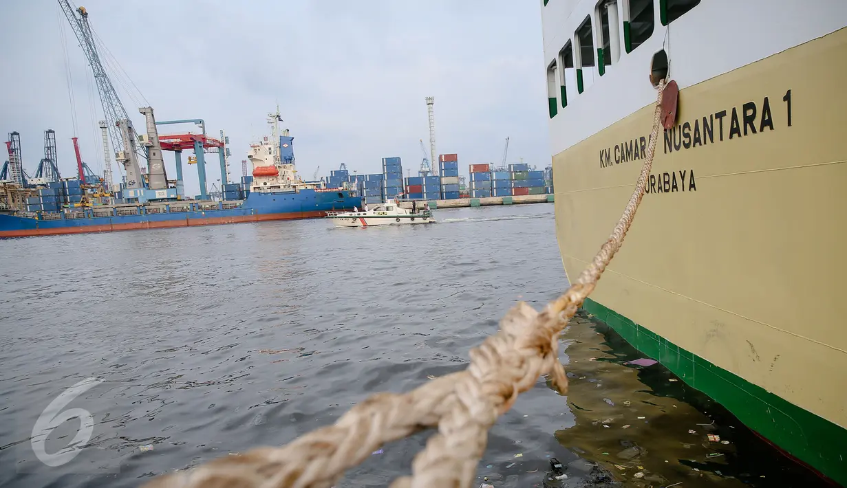 KM Camara Nusantara 1 merupakan satu dari beberapa kapal khusus pengangkut hewan ternak yang dipersiapkan untuk mewujudkan program tol laut, Pelabuhan Tanjung Priok, Jakarta, Jumat (11/12/2015). (Liputan6.com/Faizal Fanani)
