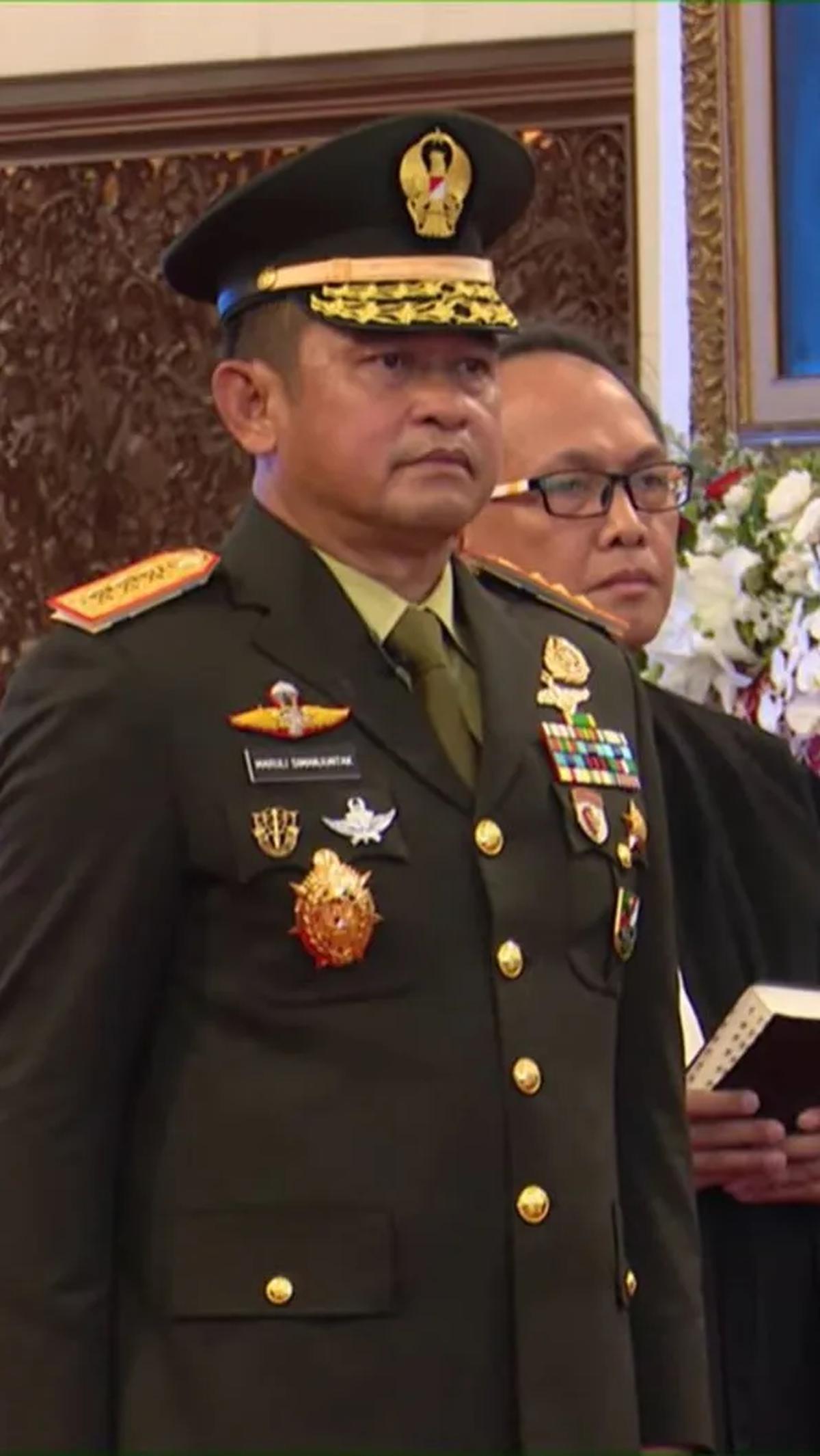 Menantu Menko Bidang Kemaritiman dan Investasi Luhut Binsar Pandjaitan ini menggantikan Agus Subiyanto yang naik menjadi Panglima TNI.<br>
