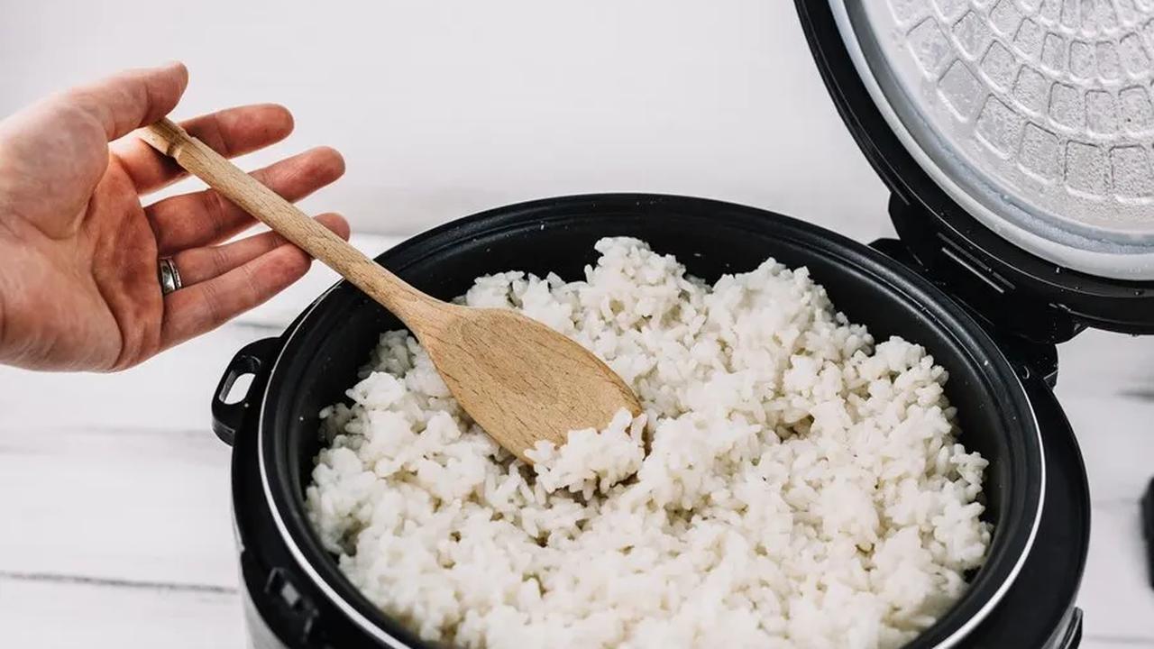 1. Cara Menyimpan Nasi dengan Rice Cooker
