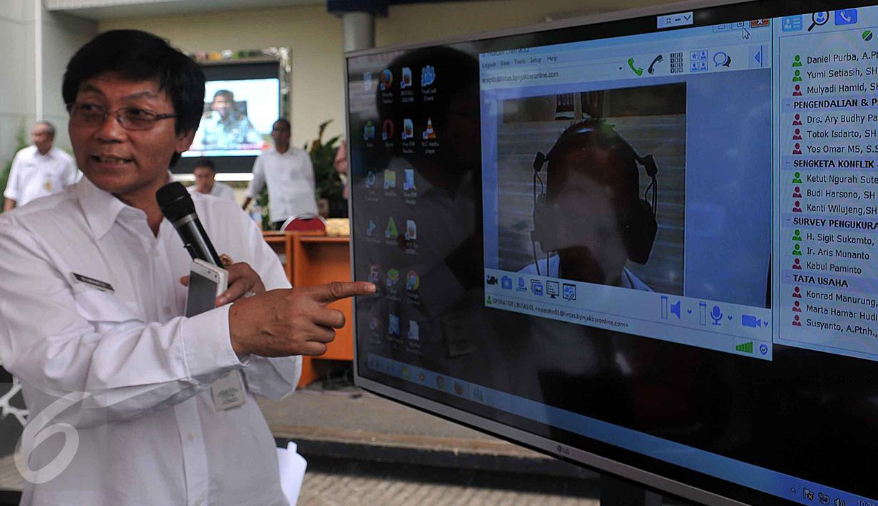 Kepala Kantor Kota Administrasi Jakarta Barat, Sumanto saat peluncuran Aplikasi Lintas (Layanan dan Informasi Tanpa Batas) di Kantor Badan Pertanahan Nasional (BPN), Jakarta Barat, Kamis (4/2/2016). (Liputan6.com/Johan Tallo)