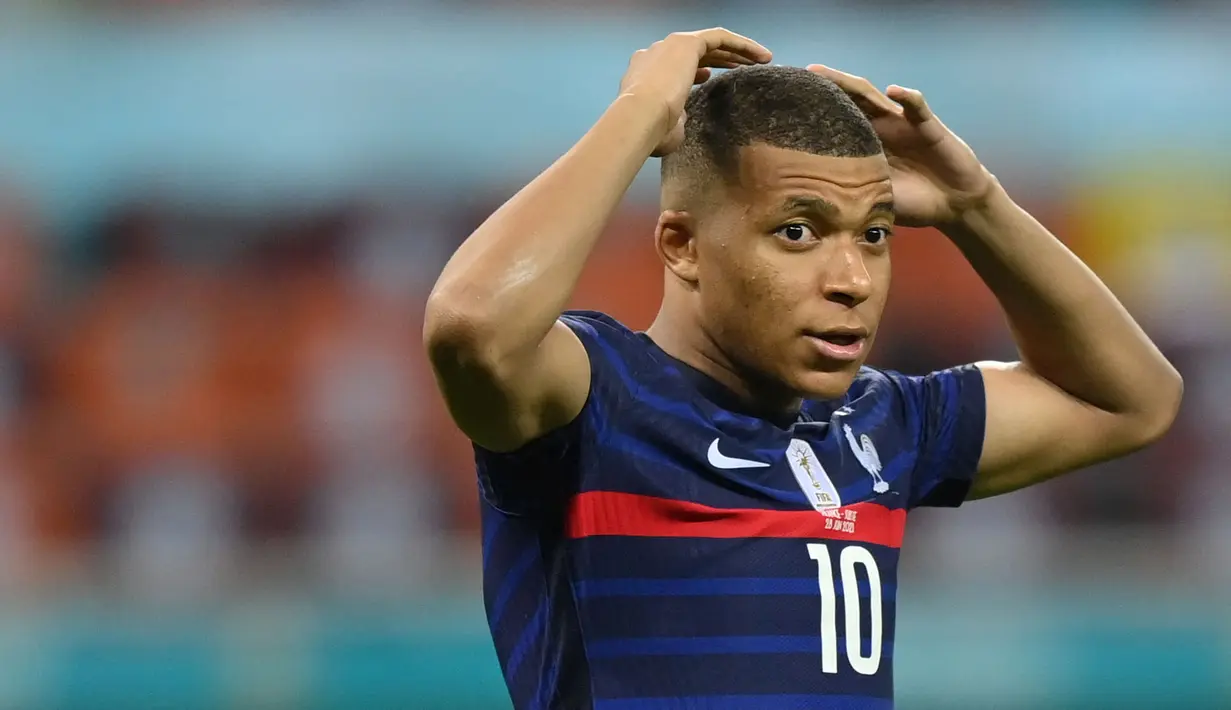 Kylian Mbappe yang digadang-gadang akan bersinar di Piala Eropa 2020 harus kandas di tengah jalan setelah Prancis takhluk dari Swiss di 16 besar akibat pinaltinya yang mampu ditepis oleh Yann Sommer. Pemain 22 tahun ini hanya mencatat 2 assist saja untuk Prancis. (Foto: AFP/Pool/Justin Setterfield)