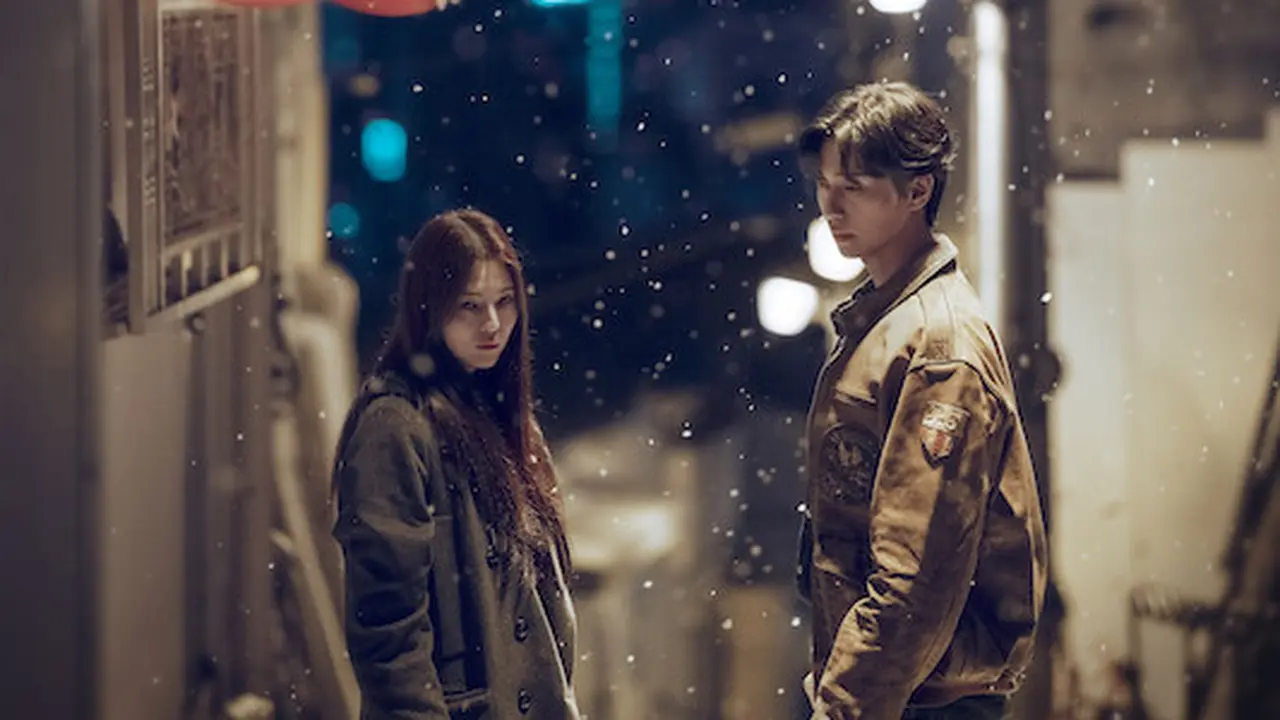 Han So Hee dan Park Seo Joon dalam cuplikan Gyeongseong Creature Season 2. [Foto: Netflix]
