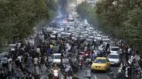 Kerusuhan di Iran pada 21 September 2022. Rakyat protes kematian Mahsa Amini. Dok: AP Photo