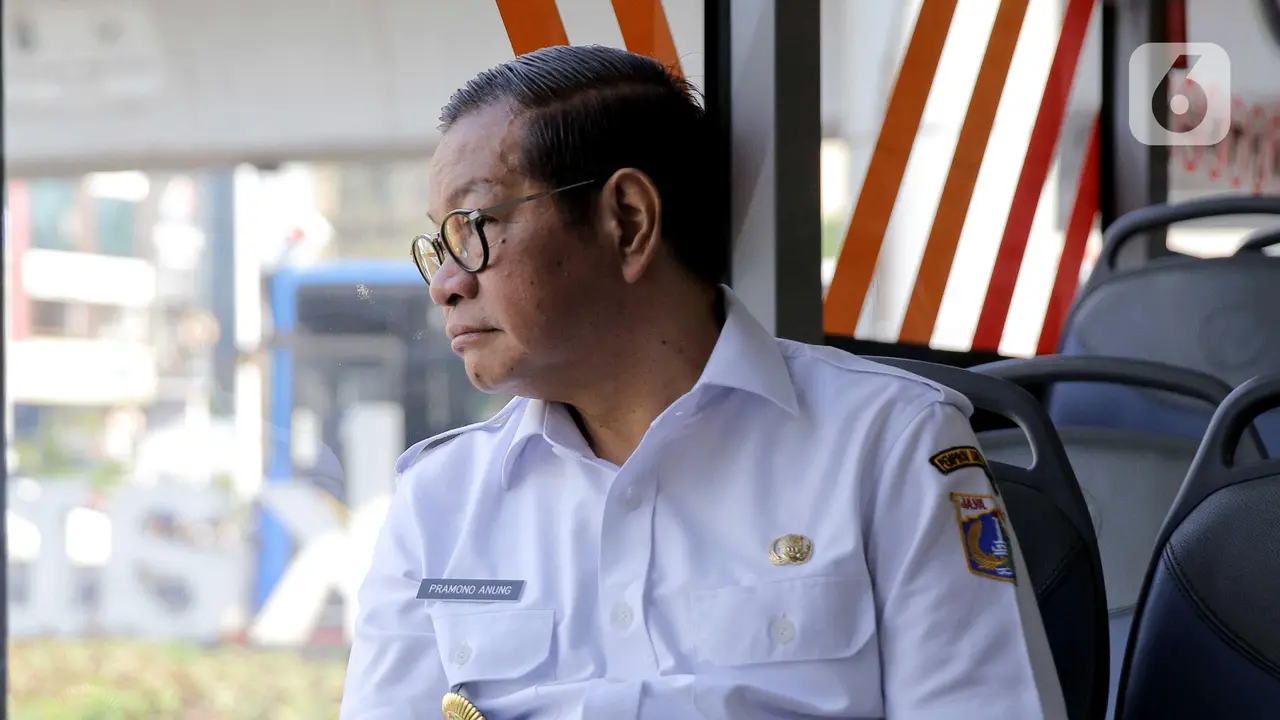 Rabu Pertama Kebijakan ASN Jakarta Gunakan Transportasi Umum, Pramono Anung Beri Contoh