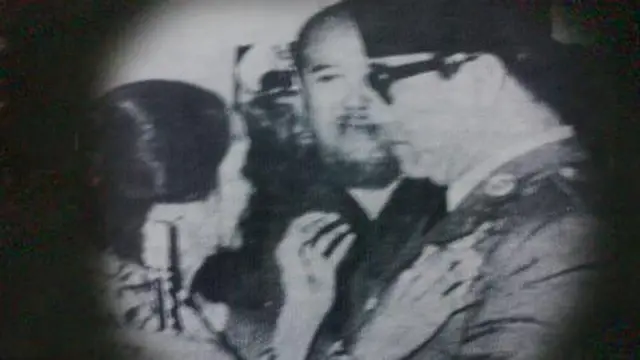 ibu inggit dan bung karno. ©buku kuantar ke gerbang/bentang