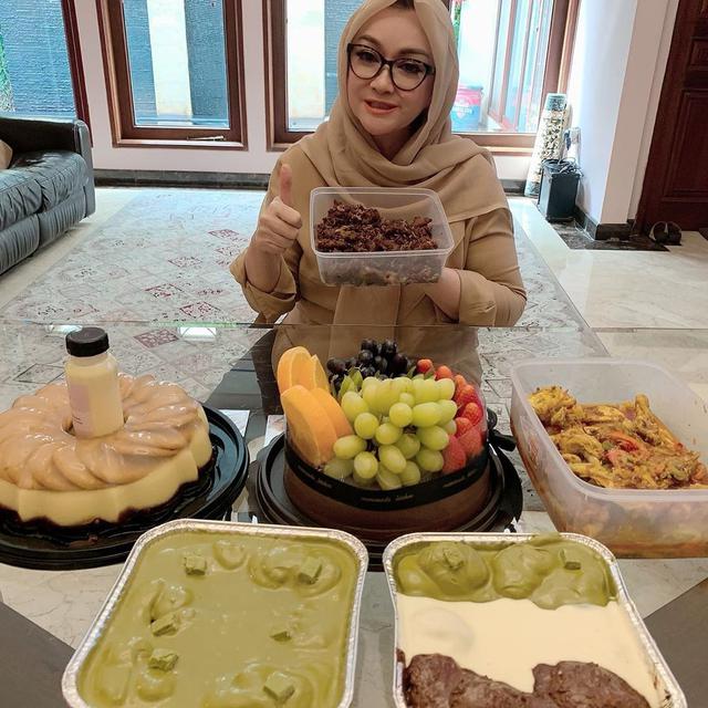 6 Potret Ricca Rachim, Istri Rhoma Irama yang Awet Muda