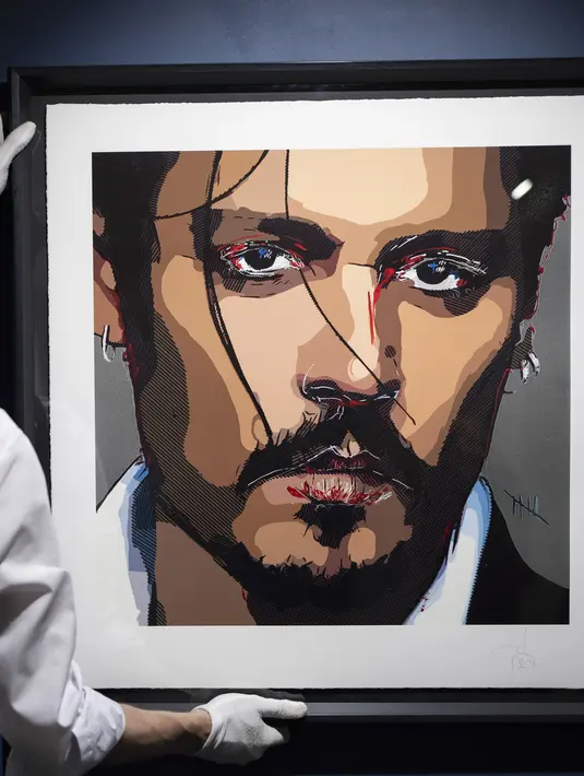 Depp telah melukis emosi beberapa tahun terakhir ke dalam potret diri, berjudul "Five", dan menawarkan hasilnya untuk dijual sebagai edisi terbatas waktu mulai 20 Juli 2023.(Scott Garfitt/Invision/AP)