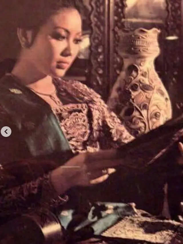 Potret Ibunda  Reza Artamevia saat masih muda dalam balutan kebaya hijau (Sumber: Instagram/rezaartameviaofficial)