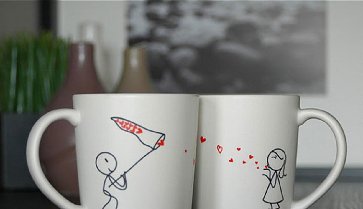 10 Mug  Couple dengan Desain Cute Romantis Manis Abis 