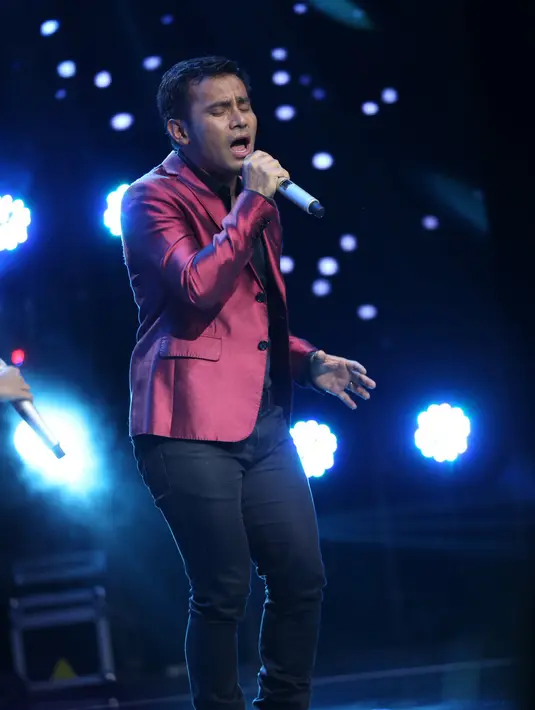 Saat ditemui di kawasan Kebon Jeruk, Jakarta Barat, Selasa (18/8/2015), Judika mengatakan Arkarna berhasil menyanyikan lagu yang berbahasa Indonesia dengan sangat bagus. (Galih W. Satria/Bintang.com)