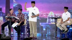 Cagub nomor urut 3 Anies Baswedan saat debat final cagub DKI di Hotel Bidakara, Jakarta, Jumat (10/2). Anies menilai gagasan paslon nomor urut 1 dan 2 terkait dengan penyandang disabilitas kurang solutif. (Liputan6.com/Faizal Fanani)
