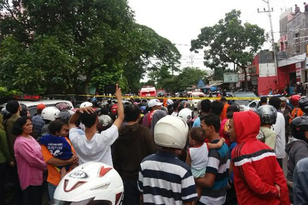 Nahas! Pesawat Latih TNI AU Jatuh di Pemukiman Warga di Malang