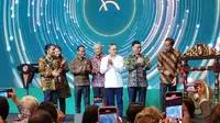 Menteri Perdagangan (Mendag) RI Zulkifli Hasan (Zulhas) mendampingi Presiden Joko Widodo dalam pembukaan IFFINA Indonesia Mebel &amp; Design Expo 2023 di ICE BSD, Tangerang, Kamis (14/9/2023). (Dok Kemendag)