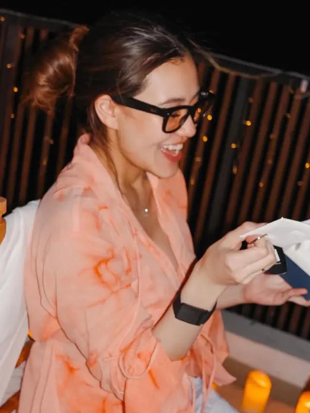 Aaliyah Massaid saat rayakan anniversary pernikahan di Bali. [@thariqhalilintar]