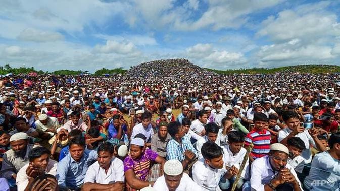 Sekitar 200.000 Rohingya berunjuk rasa di kamp pengungsian Bangladesh memperingati 'Hari Genosida'. (AFP)