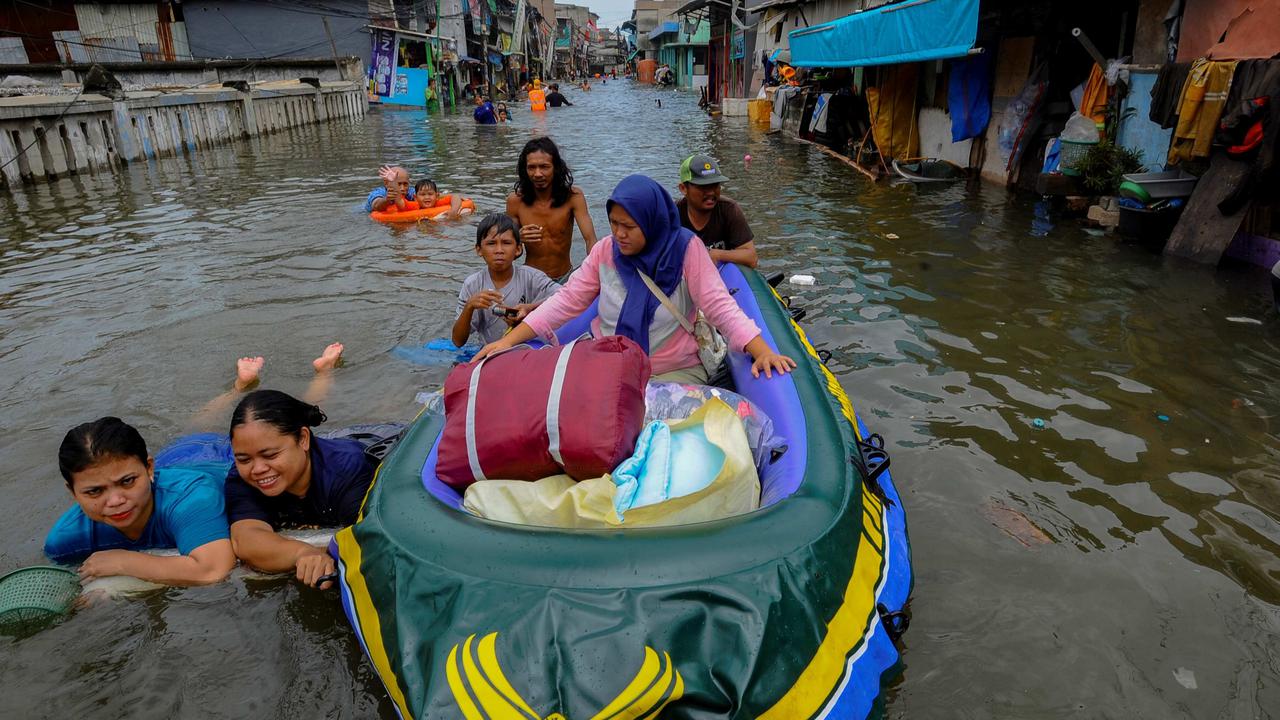 Banjir rob di Muara Angke