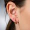 Anting emas yang ringan untuk wanita aktif dan tidak membuat telinga pegal / AI