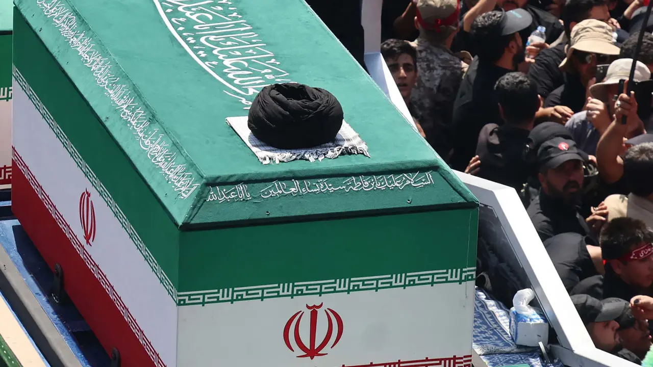 Jutaan Pelayat Antar Ali Khamenei Menuju Peristirahatan Terakhir