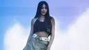 Jumlah penonton NewJeans Lollapalooza juga mencapai angka 137.000 di saluran streaming Weverse. Sementara siaran langsung YouTube mereka melampaui 88.000. Angka yang fantastis bukan? (Photo by Amy Harris/Invision/AP)