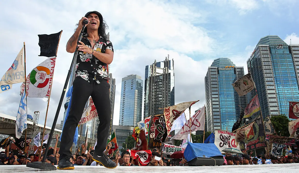 Sebelum konser berlangsung, Slank mengatakan sebagai musisi Indonesia, mereka pun ingin berpartispasi dalam merayakan pesta demokrasi dan juga bentuk dukungannya terhadap pasangan Ahok dan Djarot. (Bambang E. Ros/Bintang.com)