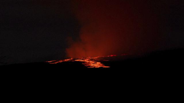 Penampakan Gunung Terbesar di Dunia Meletus di Hawaii