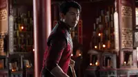 Simu Liu dalam Shang-Chi and the Legend of the Ten Rings. (Foto: Disney+)