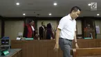 Terdakwa dugaan suap pengadaan satelit monitoring Bakamla, Fayakhun Andriadi usai menjalani sidang tuntutan di Pengadilan Tipikor, Jakarta, Rabu (21/11). Fayakhun divonis bersalah dan dihukum delapan tahun penjara. (Liputan6.com/Helmi Fithriansyah)