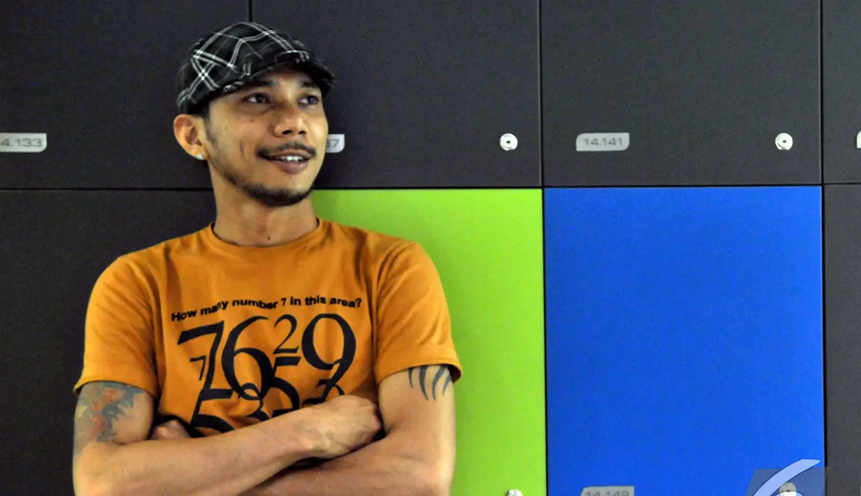 Norman Kamaru yang terkenal lantaran meniru goyangan Shahrukh Khan dengan mengenakan pakaian seragam kepolisian itu, kini mengaku lebih bebas, Jakarta. Foto diambil pada Jumat (21/11/2014). (Liputan6.com/Panji Diksana)