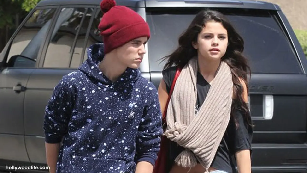 justin-selena-130513b.jpg
