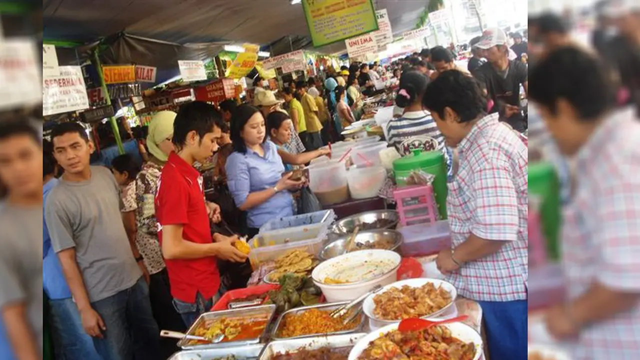 Benhil Pusat Takjil dengan Berbagai Menu Khas Daerah