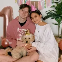 Jarang Diumbar, 5 Momen Mesra NIKI dan Sang Pacar Musisi Amerika Serikat