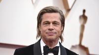 Brad Pitt menang di Piala Oscar 2020  (Photo by Jordan Strauss/Invision/AP)